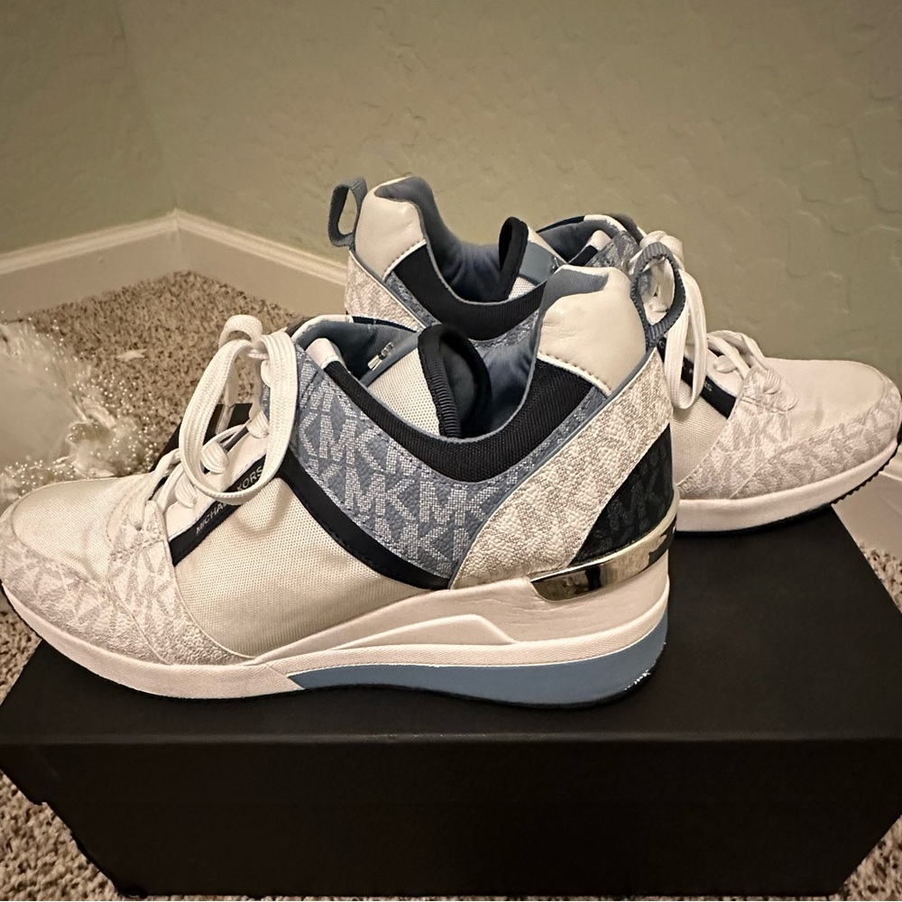 Michael Kors Christa Trainer’s. White and navy. Size 8.5